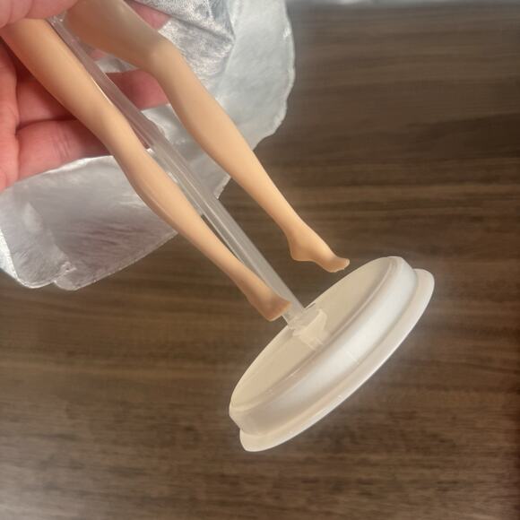 Barbie Collector Doll with metallic bodice & white tulle skirt. glam fashion - Picture 5 of 5